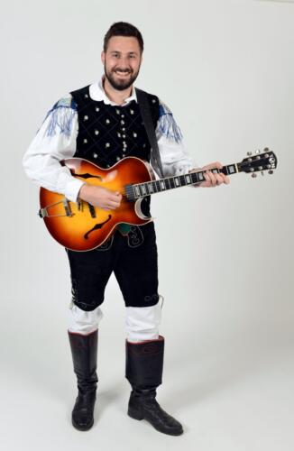 Uroš Škripec, Ansambel Opoj, 1076 